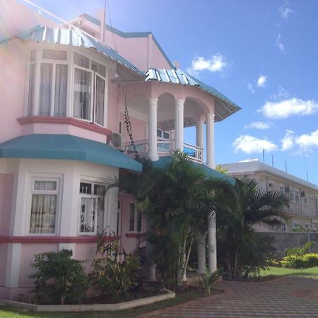 Fayruz Villa Is A 3 Bedroom, 3 Bathroom Detached House With Ac And Swimming Pool 5 Minutes Walk From Flic En Flac Public Beach Ngoại thất bức ảnh