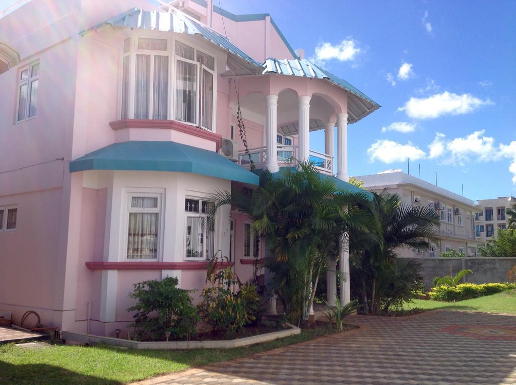 Fayruz Villa Is A 3 Bedroom, 3 Bathroom Detached House With Ac And Swimming Pool 5 Minutes Walk From Flic En Flac Public Beach Ngoại thất bức ảnh