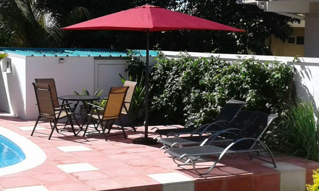 Fayruz Villa Is A 3 Bedroom, 3 Bathroom Detached House With Ac And Swimming Pool 5 Minutes Walk From Flic En Flac Public Beach Ngoại thất bức ảnh