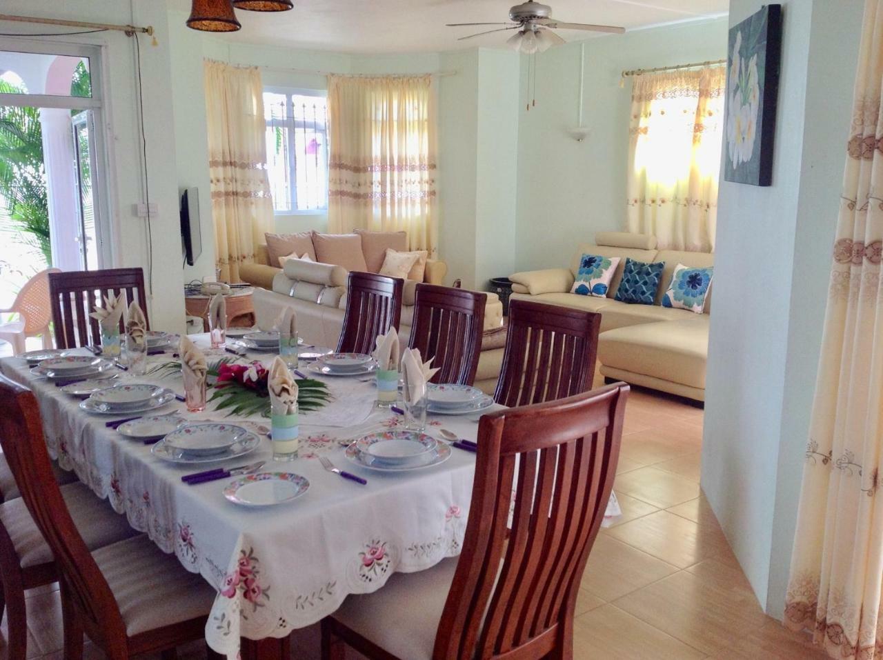 Fayruz Villa Is A 3 Bedroom, 3 Bathroom Detached House With Ac And Swimming Pool 5 Minutes Walk From Flic En Flac Public Beach Ngoại thất bức ảnh