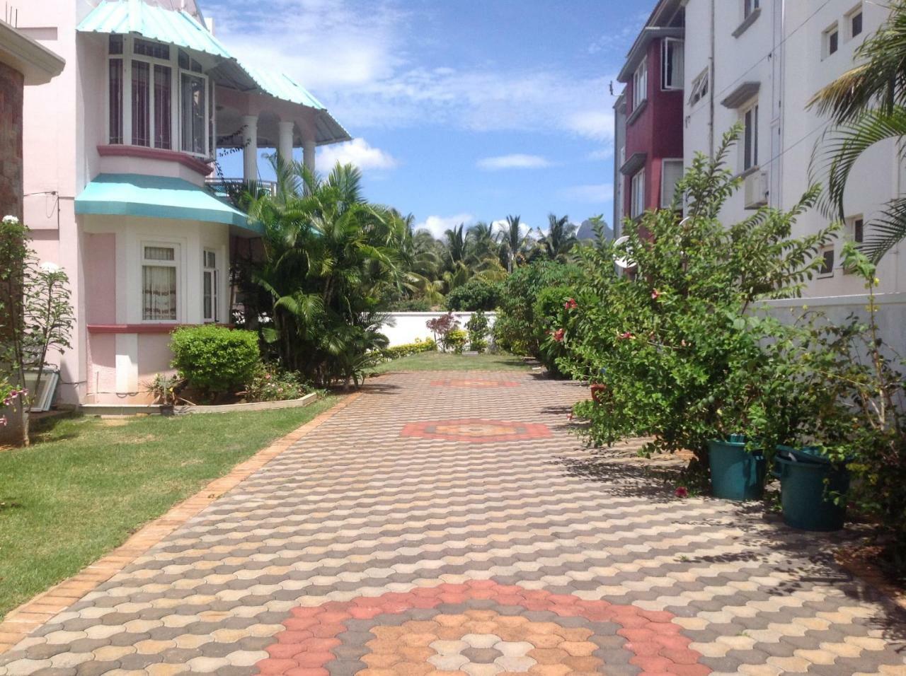 Fayruz Villa Is A 3 Bedroom, 3 Bathroom Detached House With Ac And Swimming Pool 5 Minutes Walk From Flic En Flac Public Beach Ngoại thất bức ảnh