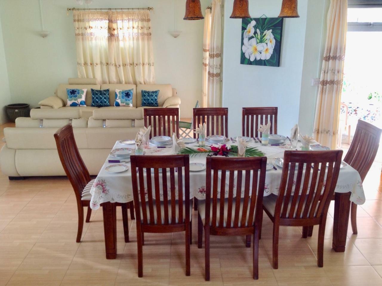 Fayruz Villa Is A 3 Bedroom, 3 Bathroom Detached House With Ac And Swimming Pool 5 Minutes Walk From Flic En Flac Public Beach Ngoại thất bức ảnh
