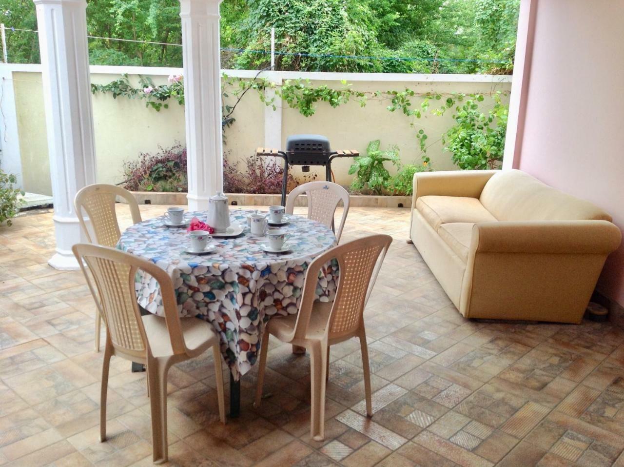 Fayruz Villa Is A 3 Bedroom, 3 Bathroom Detached House With Ac And Swimming Pool 5 Minutes Walk From Flic En Flac Public Beach Ngoại thất bức ảnh