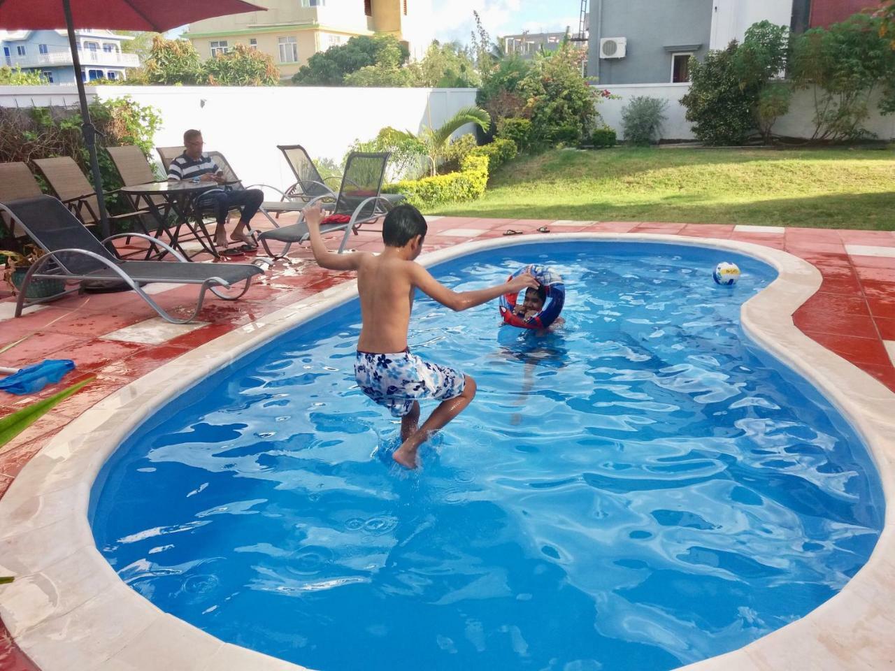Fayruz Villa Is A 3 Bedroom, 3 Bathroom Detached House With Ac And Swimming Pool 5 Minutes Walk From Flic En Flac Public Beach Ngoại thất bức ảnh
