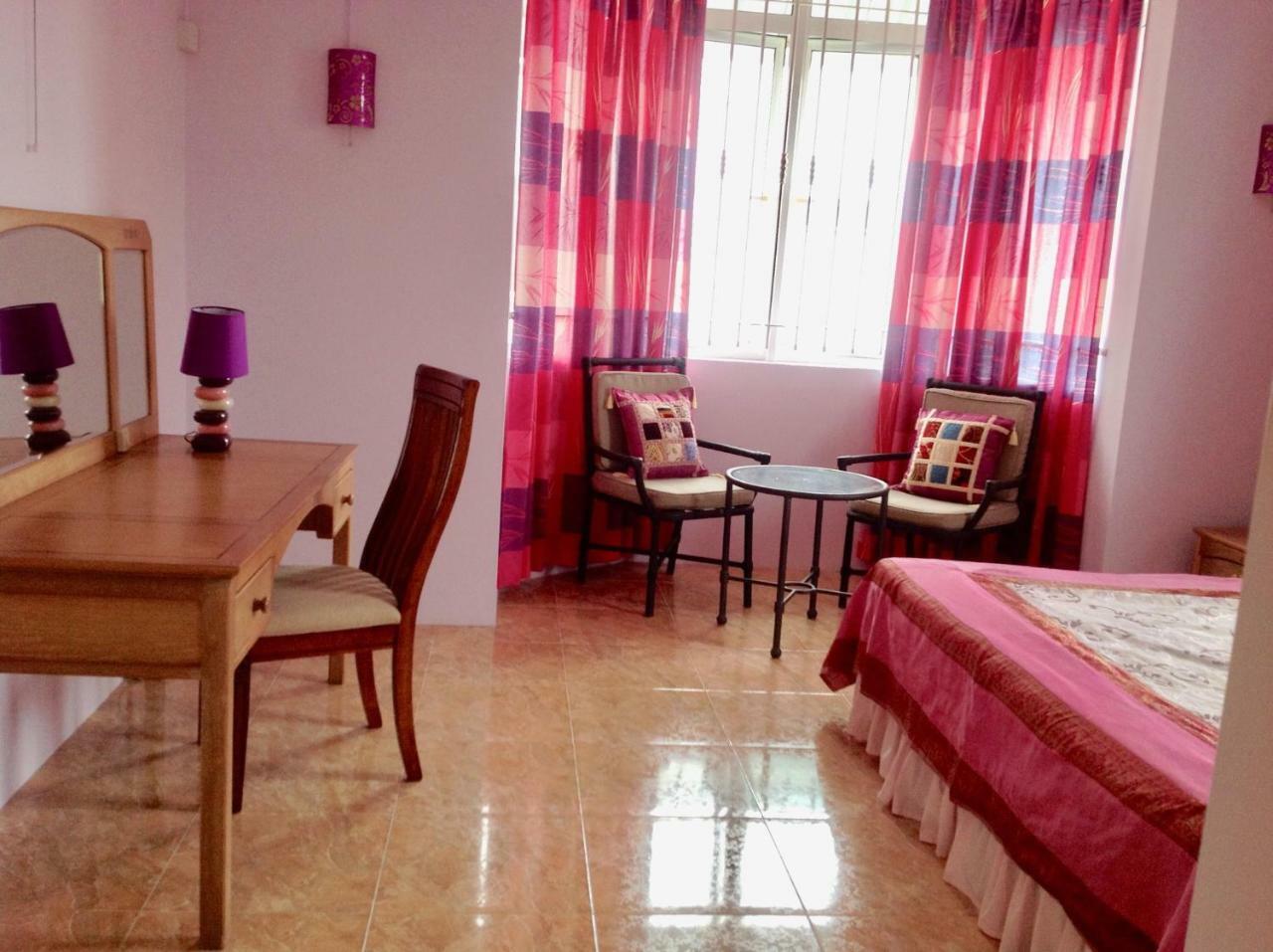 Fayruz Villa Is A 3 Bedroom, 3 Bathroom Detached House With Ac And Swimming Pool 5 Minutes Walk From Flic En Flac Public Beach Ngoại thất bức ảnh