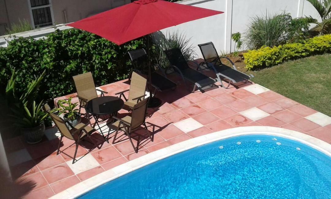 Fayruz Villa Is A 3 Bedroom, 3 Bathroom Detached House With Ac And Swimming Pool 5 Minutes Walk From Flic En Flac Public Beach Ngoại thất bức ảnh