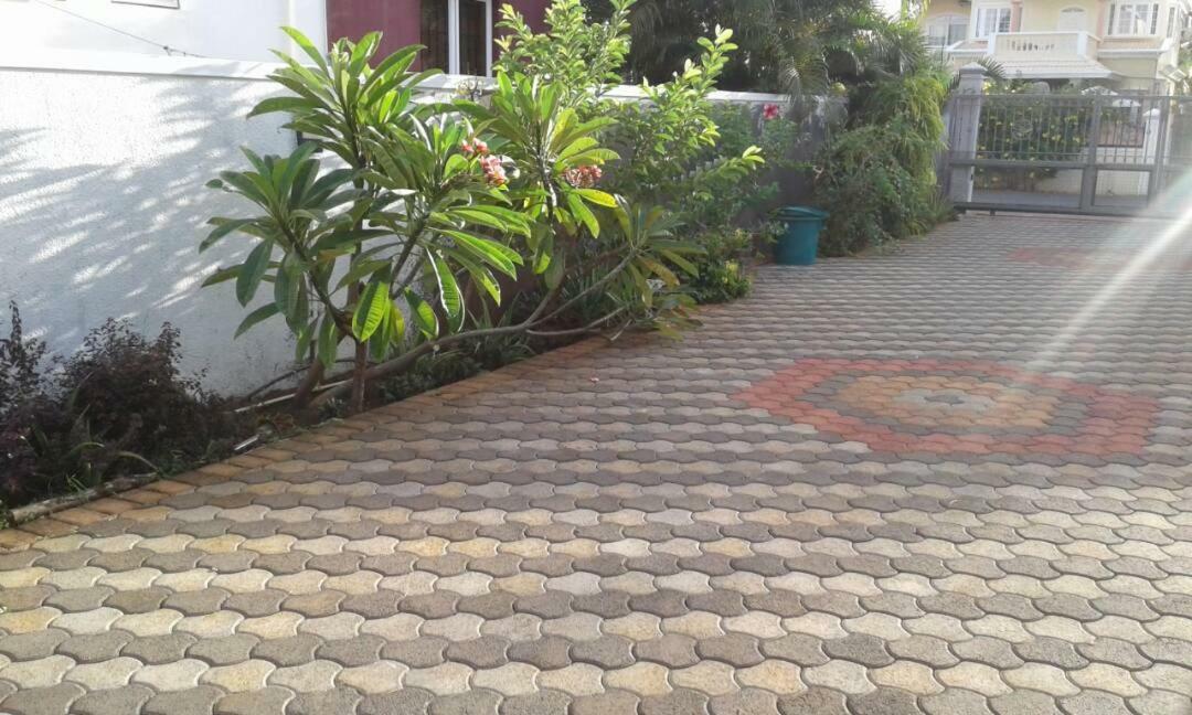 Fayruz Villa Is A 3 Bedroom, 3 Bathroom Detached House With Ac And Swimming Pool 5 Minutes Walk From Flic En Flac Public Beach Ngoại thất bức ảnh