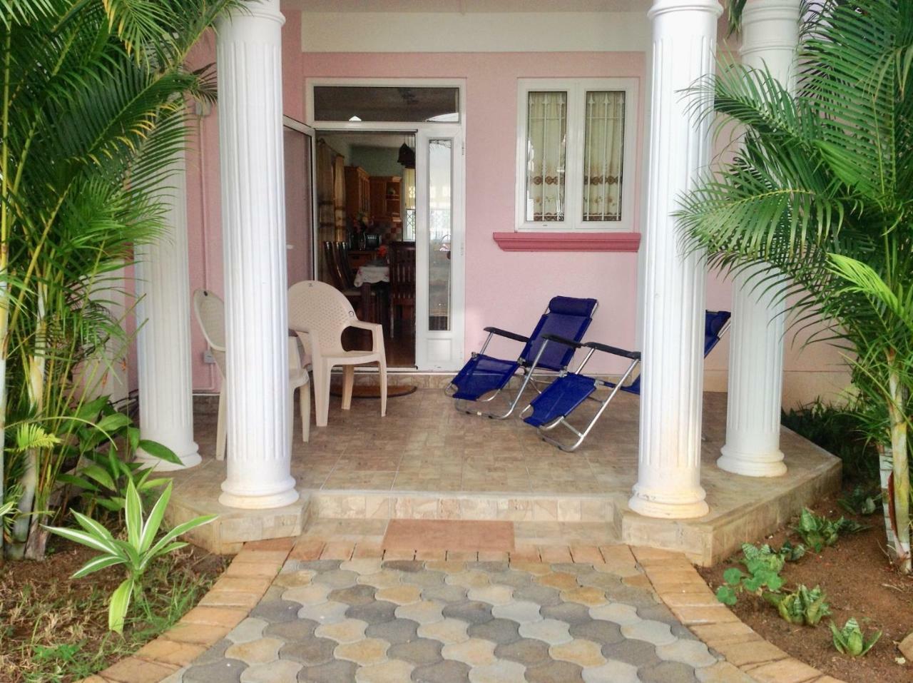 Fayruz Villa Is A 3 Bedroom, 3 Bathroom Detached House With Ac And Swimming Pool 5 Minutes Walk From Flic En Flac Public Beach Ngoại thất bức ảnh