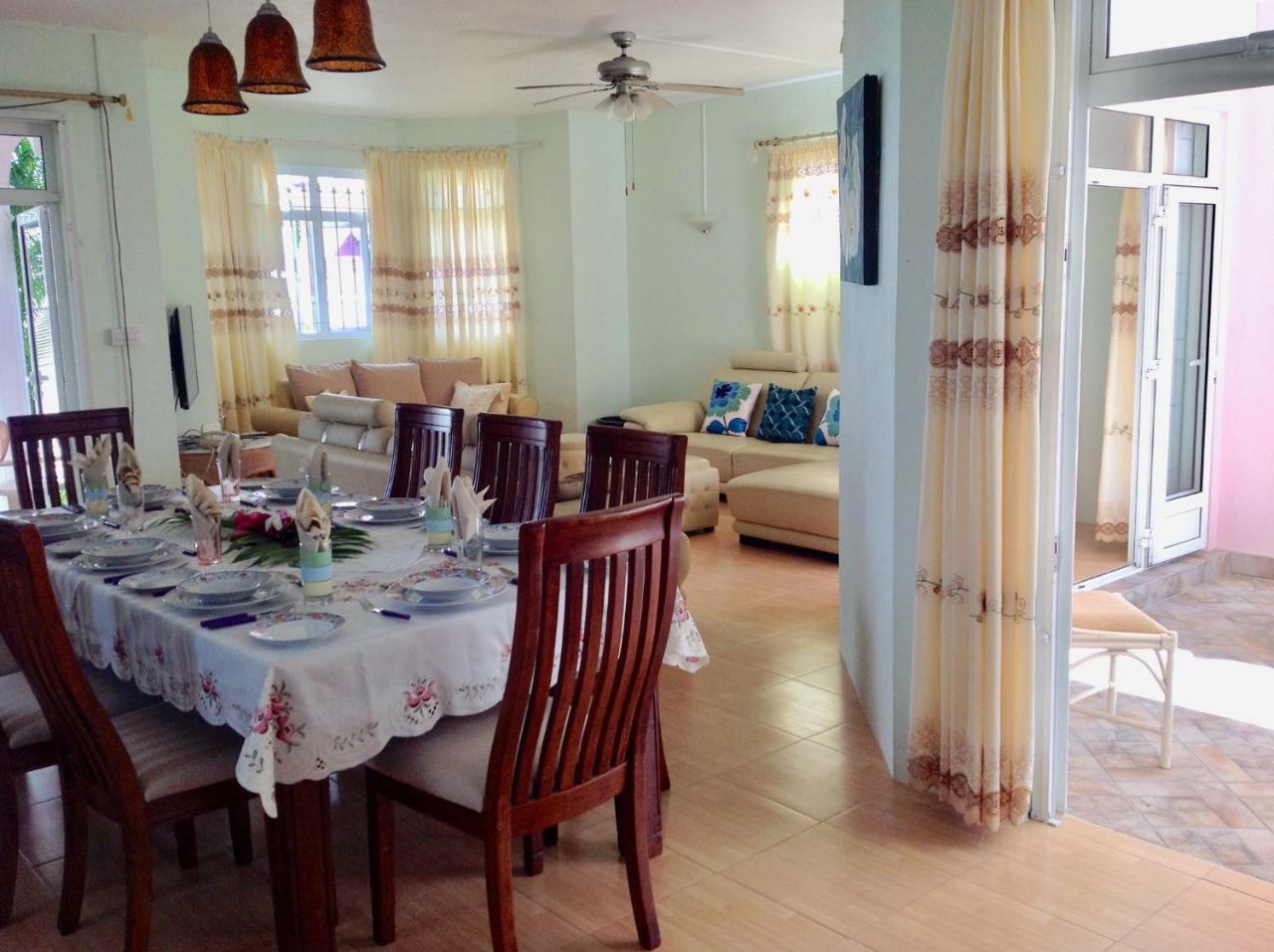 Fayruz Villa Is A 3 Bedroom, 3 Bathroom Detached House With Ac And Swimming Pool 5 Minutes Walk From Flic En Flac Public Beach Ngoại thất bức ảnh