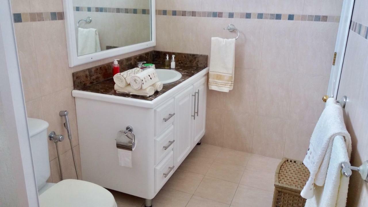 Fayruz Villa Is A 3 Bedroom, 3 Bathroom Detached House With Ac And Swimming Pool 5 Minutes Walk From Flic En Flac Public Beach Ngoại thất bức ảnh