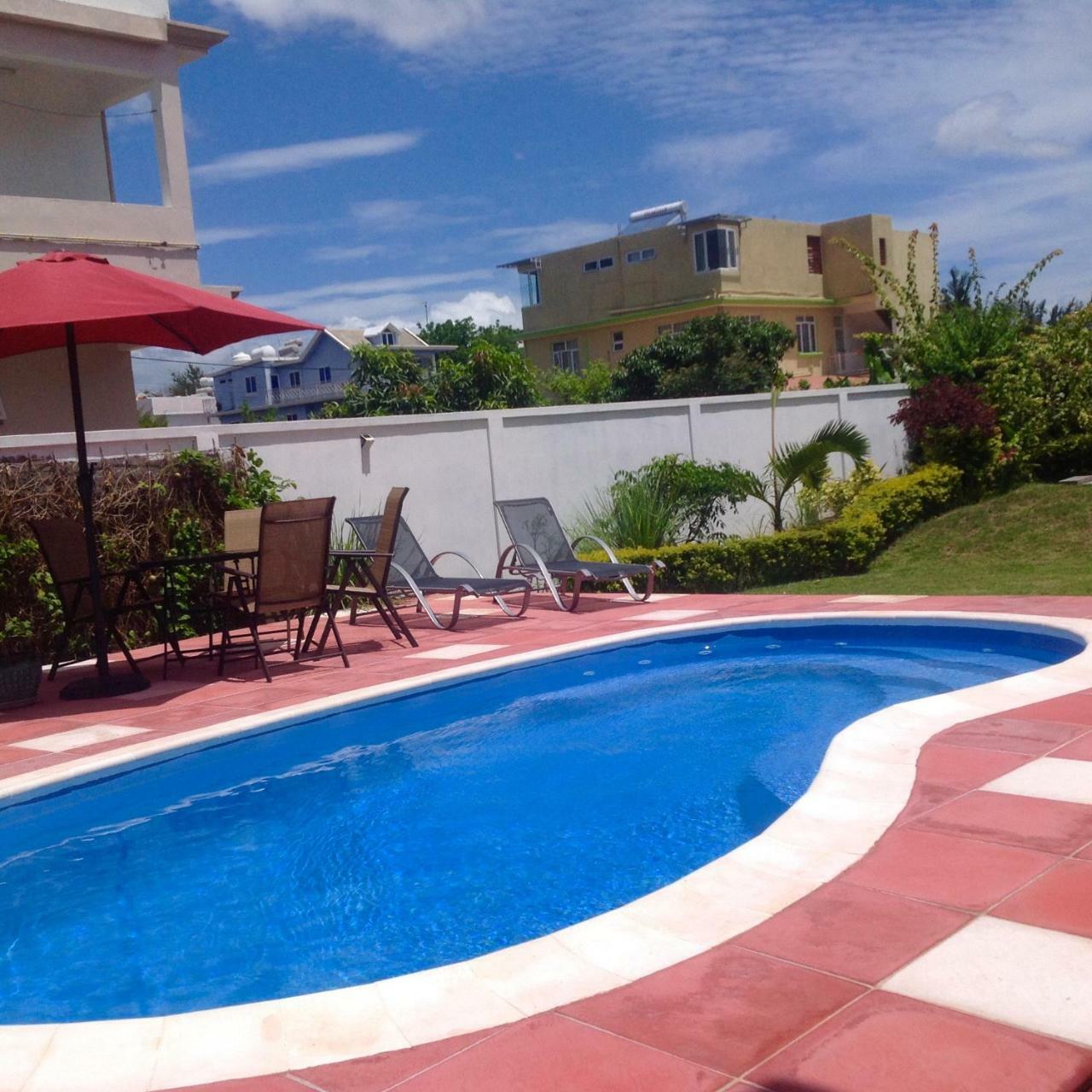 Fayruz Villa Is A 3 Bedroom, 3 Bathroom Detached House With Ac And Swimming Pool 5 Minutes Walk From Flic En Flac Public Beach Ngoại thất bức ảnh